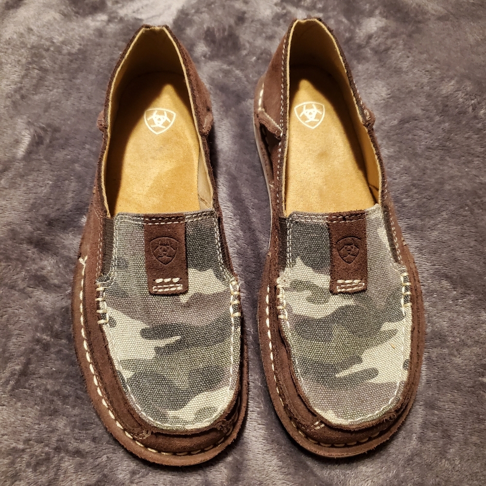 Camouflage Ariats